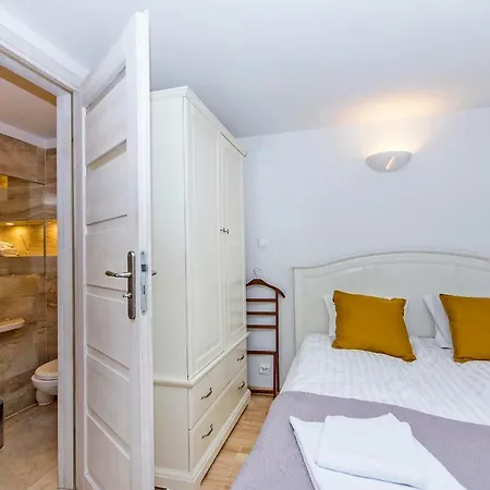 Carlo Rentyear Apartment *